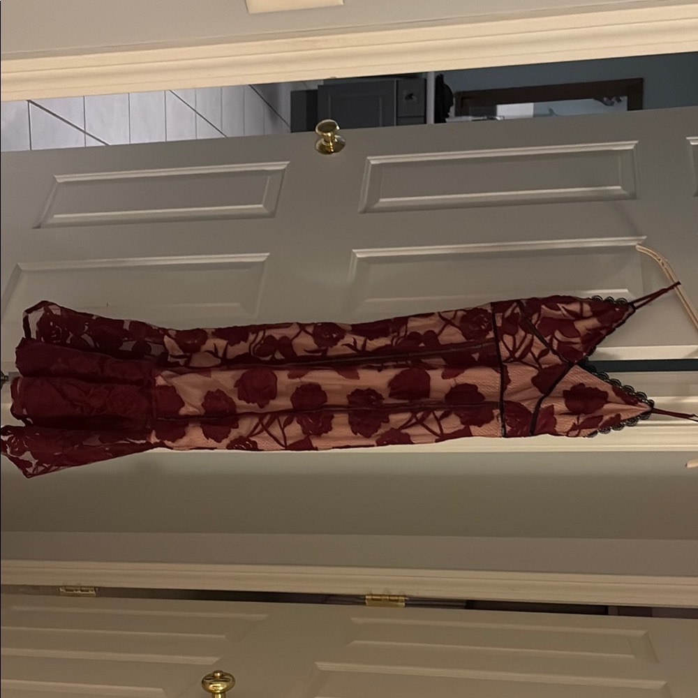 Lulus - Burgundy Lace Trumpet Dress